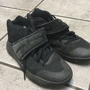 Nike Kyrie 2 size 5.5